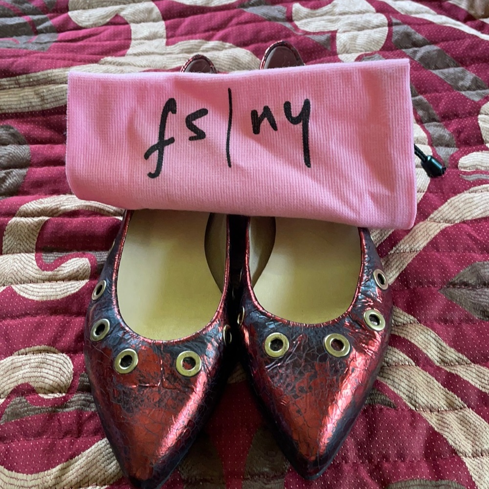 FS/NY like new Burgundy Flats
